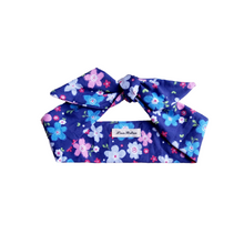 Load image into Gallery viewer, Floral-patterned headband with a bow on a white background