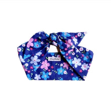 Load image into Gallery viewer, Floral headband with a bow on a white background